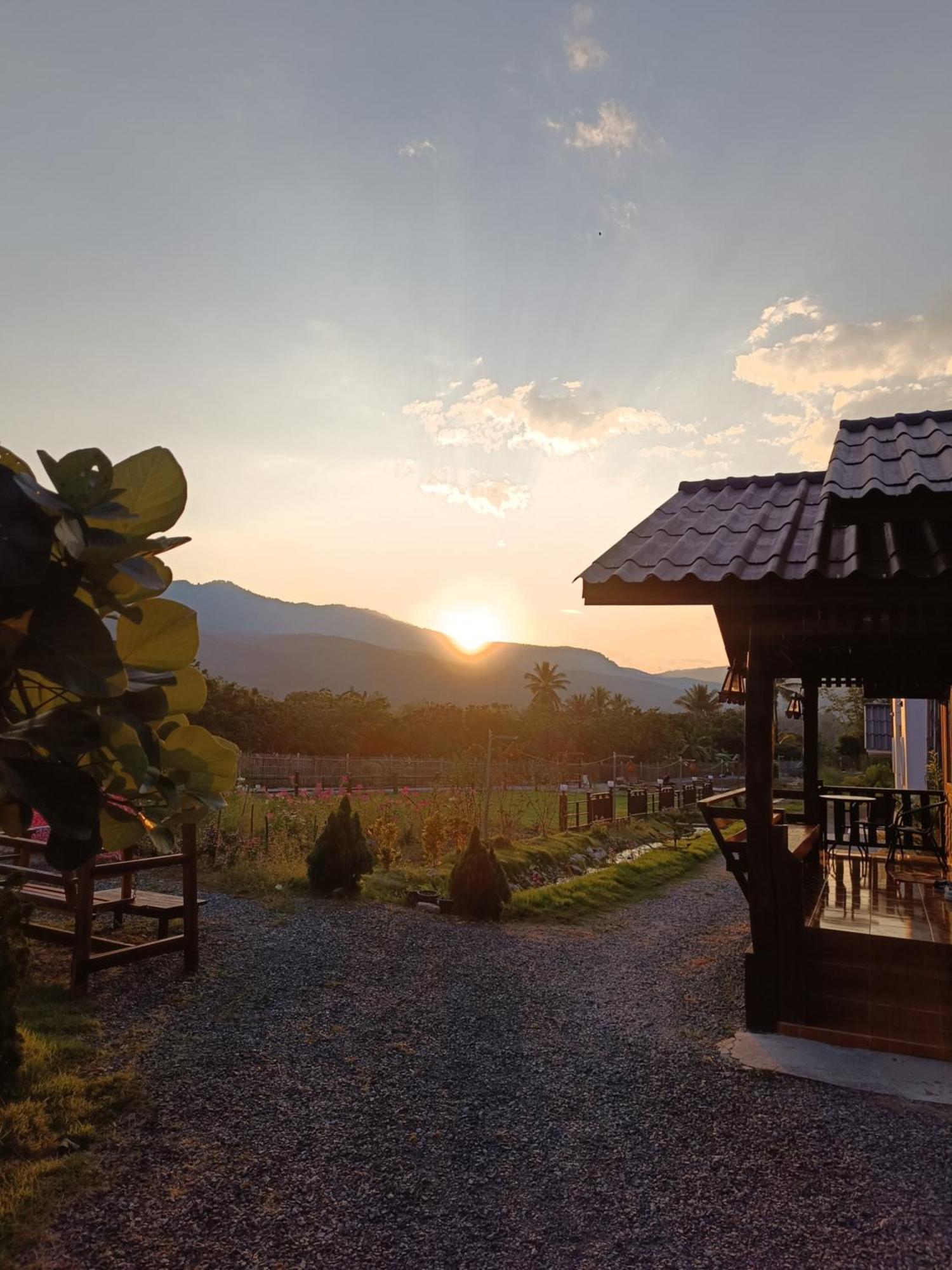 ม่วนใจ๋ปันสุข โฮมสเตย์แอนคาเฟ่ Muanjai Punsuk Homestay And Cafe Chom Thong Buitenkant foto